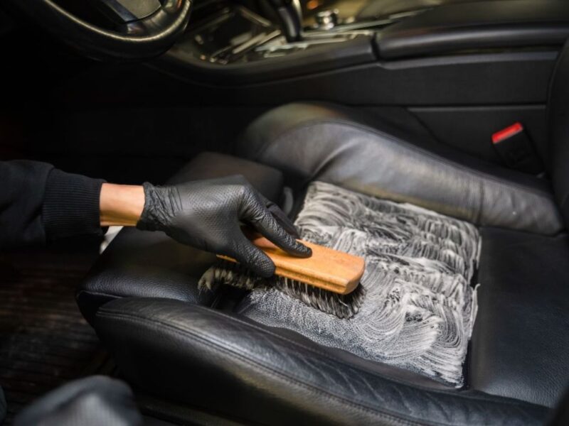 Interni usurati? Scopri il servizio di riparazione sedili in pelle - Car  Cleaning